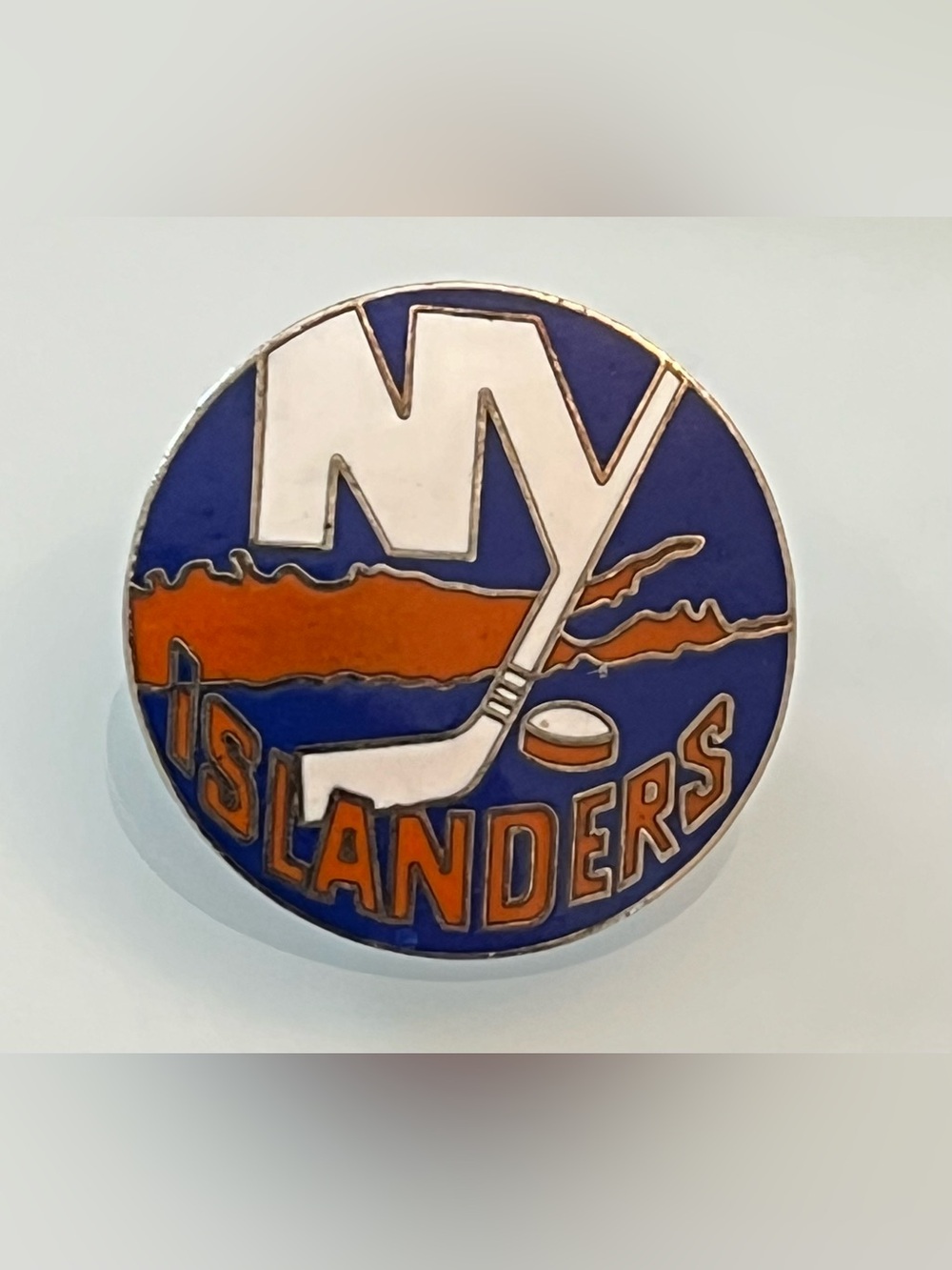 NEW YORK ISLANDERS NHL Hockey Team Logo Enamel Metal 1" Pin Vintage ?